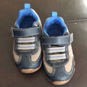 Stride Rite Prescott sneaker